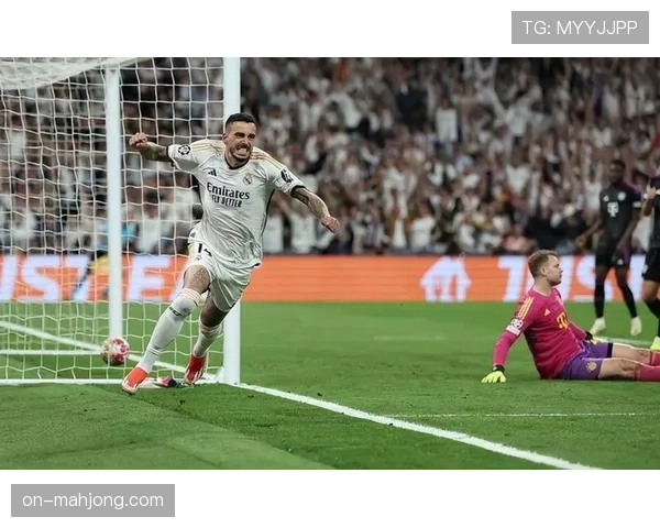 瞬间：伯纳乌全场起立鼓掌，致敬完成俱乐部600场里程碑的克罗斯